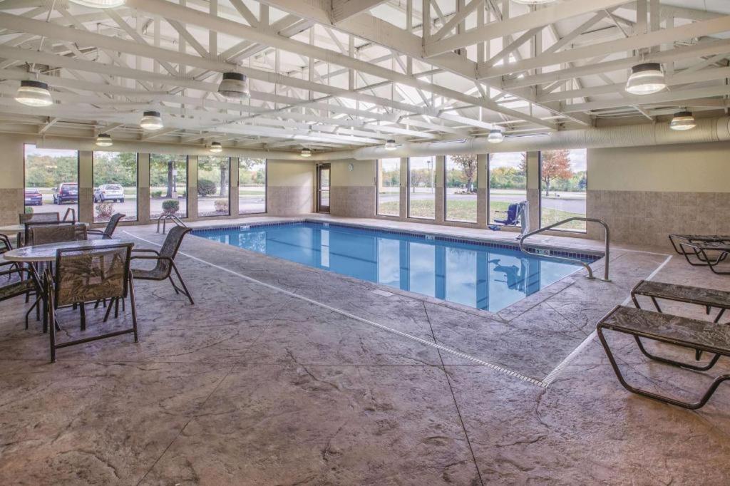 נורת' קנטון Country Inn & Suites By Radisson, Canton Near Hall Of Fame מראה חיצוני תמונה