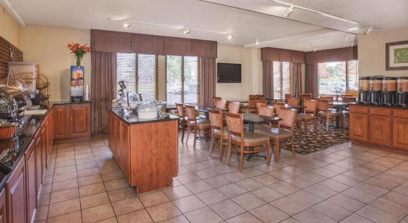 נורת' קנטון Country Inn & Suites By Radisson, Canton Near Hall Of Fame מראה חיצוני תמונה