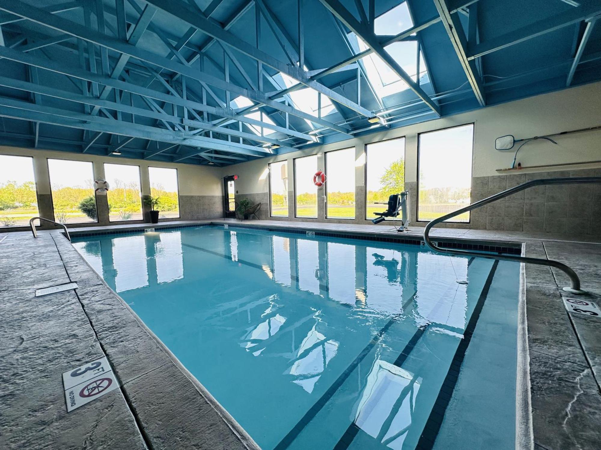 נורת' קנטון Country Inn & Suites By Radisson, Canton Near Hall Of Fame מראה חיצוני תמונה